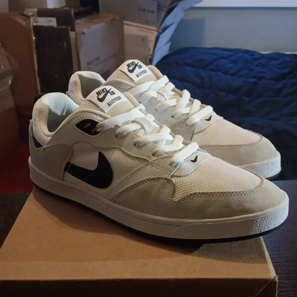 Nike SB Alleyoop Dunks White and Black Sneakers Mens 9 Womens 10.5 EUC - Picture 3 of 9